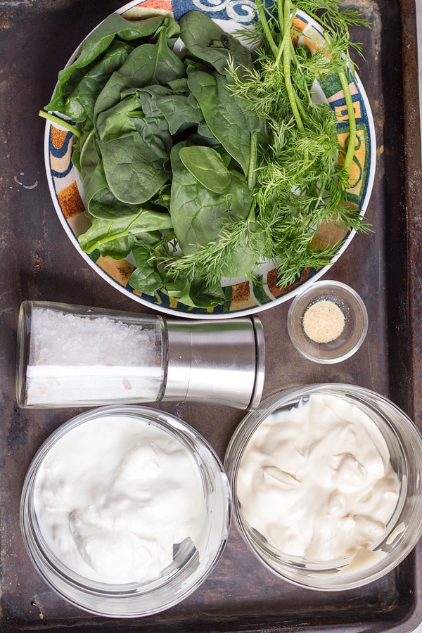 Spinach, dill, salt, mayo, greek yogurt, garlic powder.