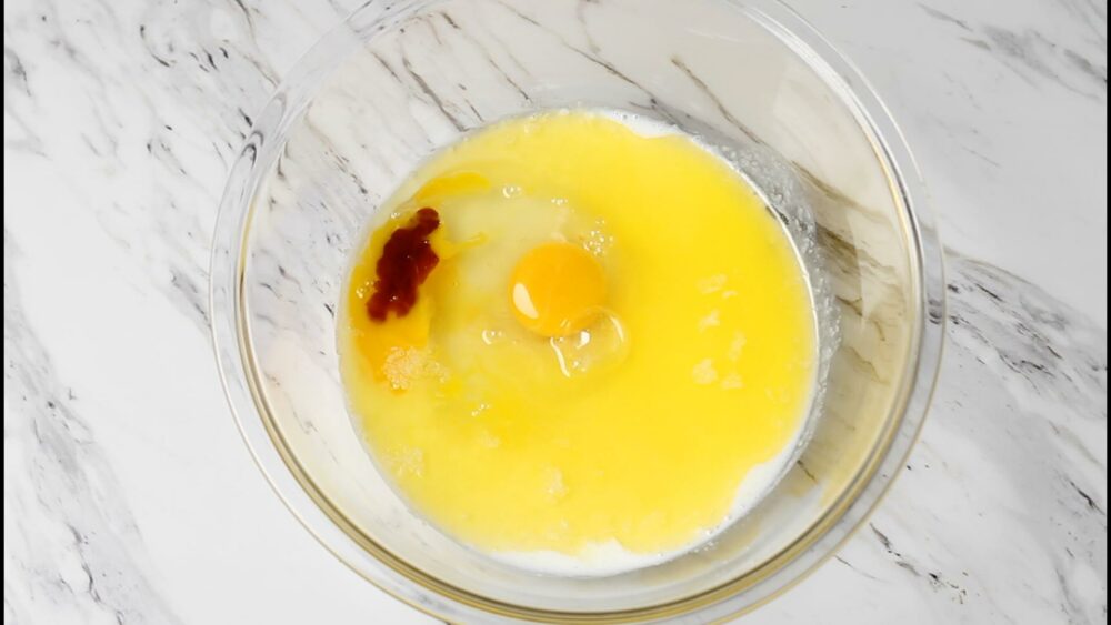 Eggs, sugar, vanilla extract.